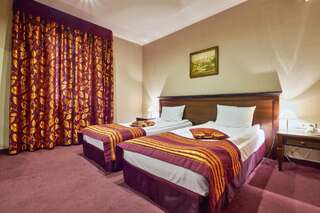 Отель Yantra Grand Hotel Велико-Тырново Двухместный номер с 2 отдельными кроватями - Бесплатный доступ к бассейну-4