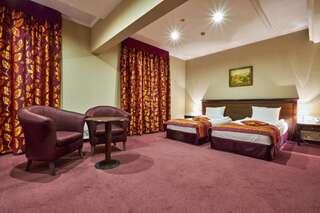 Отель Yantra Grand Hotel Велико-Тырново Двухместный номер с 2 отдельными кроватями - Бесплатный доступ к бассейну-10