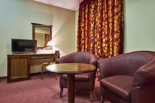 Отель Yantra Grand Hotel Велико-Тырново Двухместный номер с 2 отдельными кроватями - Бесплатный доступ к бассейну-12